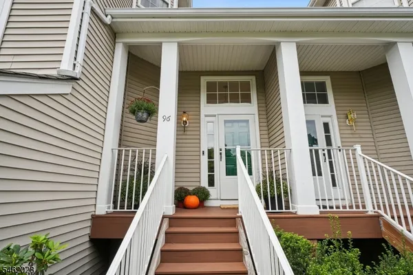 96 WOODMONT DR