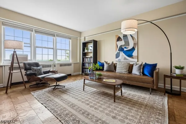 10 CRESTMONT RD 5J