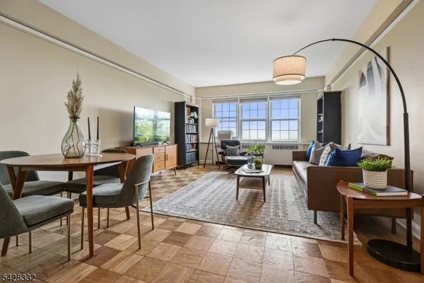 10 CRESTMONT RD 5J