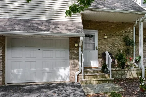58 PARKSIDE CT