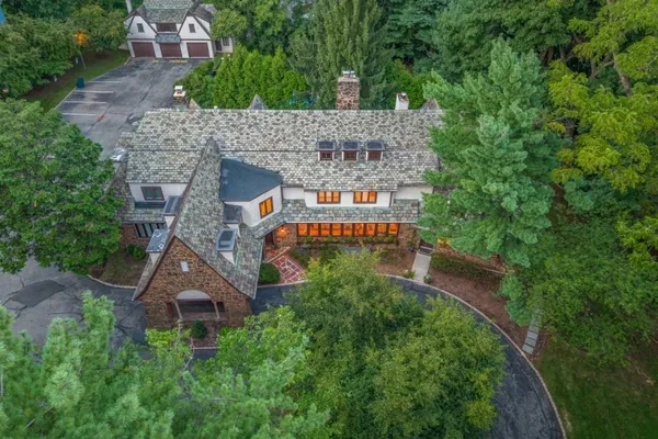 27 VILLAGE GREEN CT