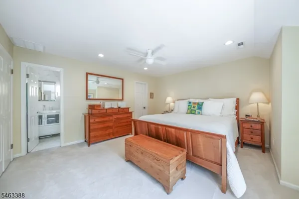 27 VILLAGE GREEN CT