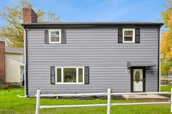 141 LAKE DR