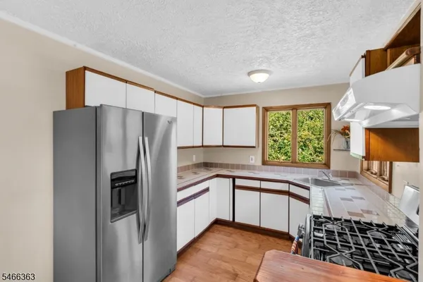 632 DOROTHY LN