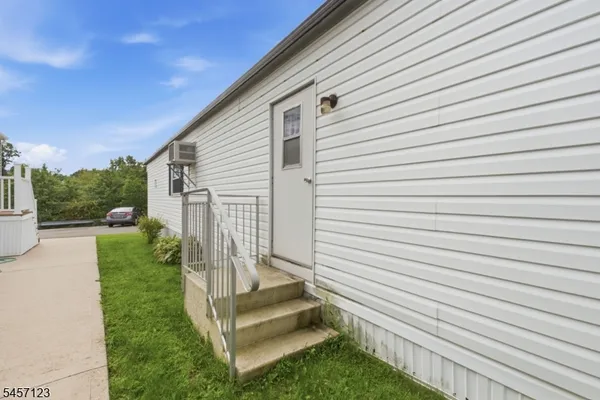 195 W MAIN ST J