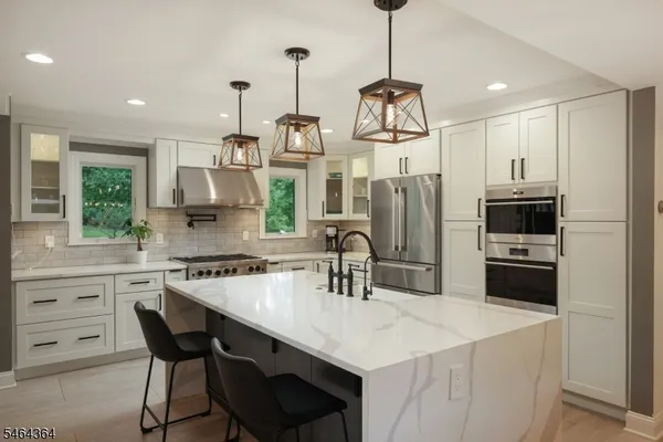 1286 HICKORY DR