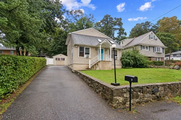 17 PEQUOT RD