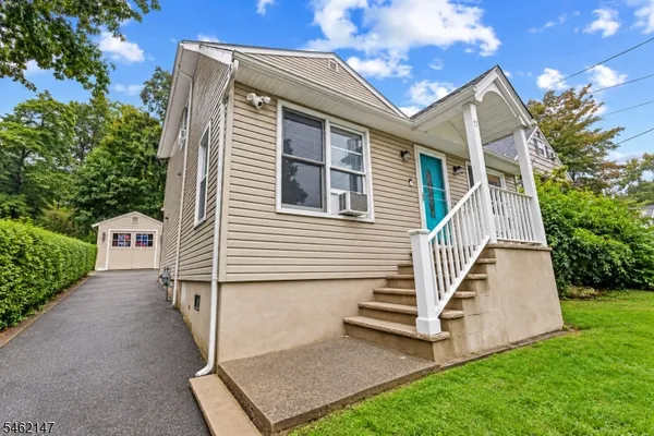 17 PEQUOT RD