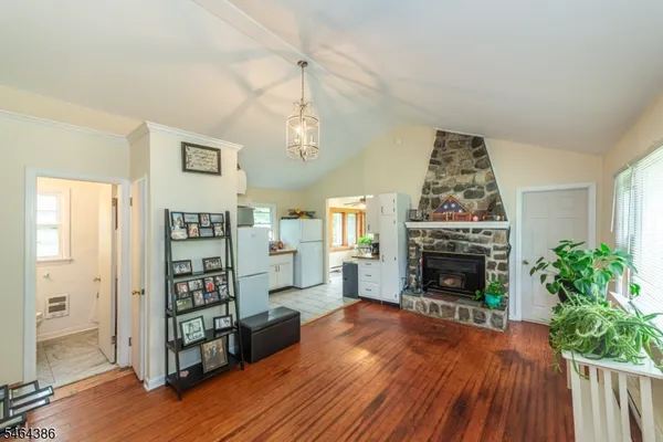 4 GILBERT DR