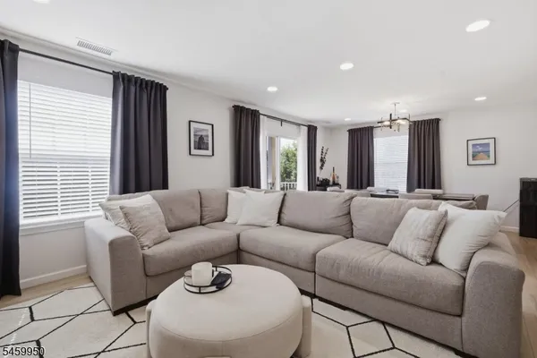 184 VISTA DR