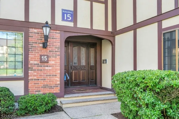 15 KENSINGTON RD F