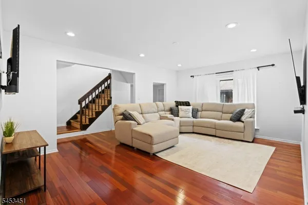 142 RIVERBEND DR