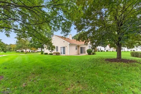 38 VICTORIA DR