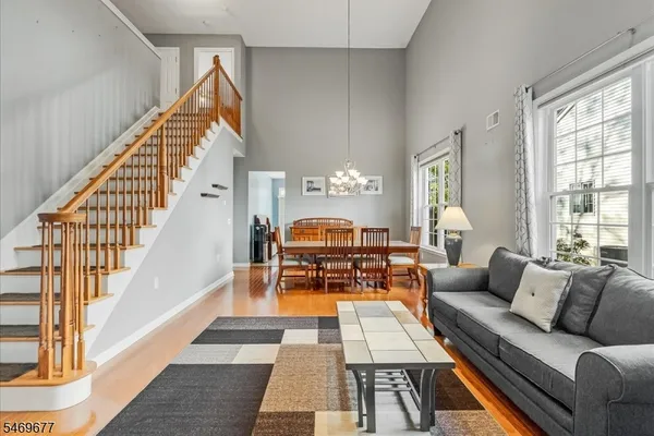 119 SARATOGA CT
