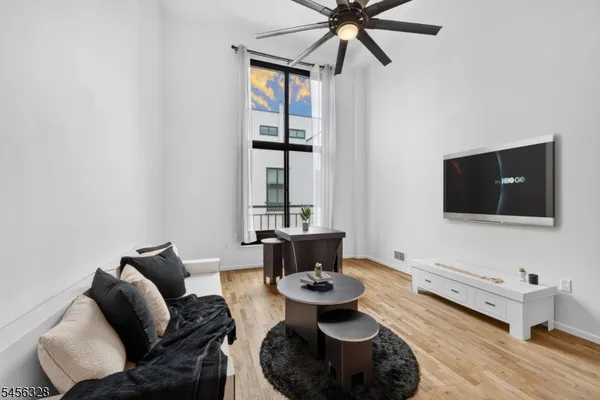 518 GREGORY AVE 425