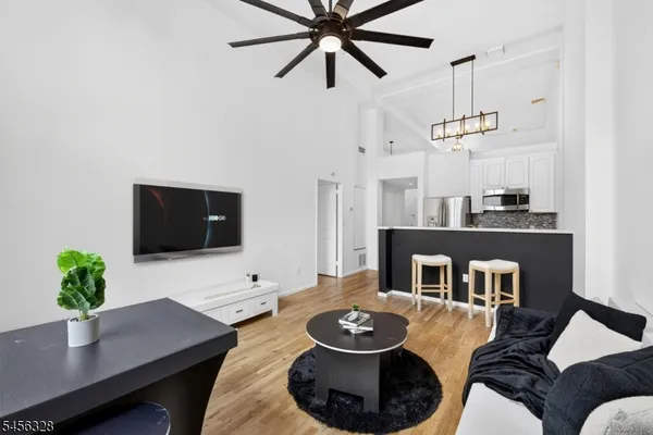 518 GREGORY AVE 425