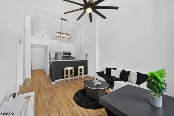 518 GREGORY AVE 425
