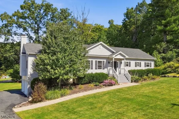 58 LESLIE DR