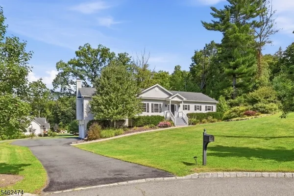 58 LESLIE DR