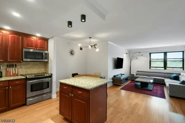 7855 BOULEVARD E 5K