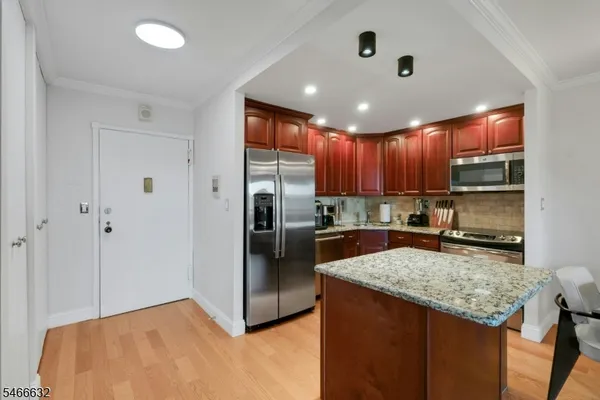 7855 BOULEVARD E 5K