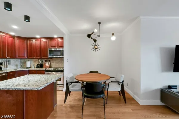 7855 BOULEVARD E 5K