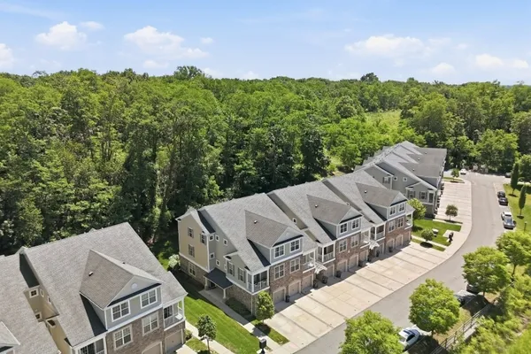 404 WATERVIEW CT