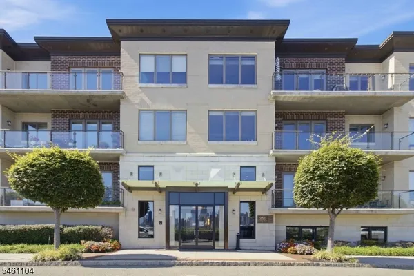 250 HENLEY PL 207