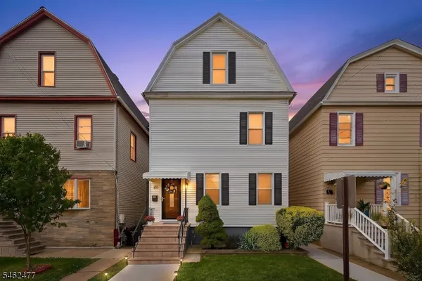 15 BOYLE PL