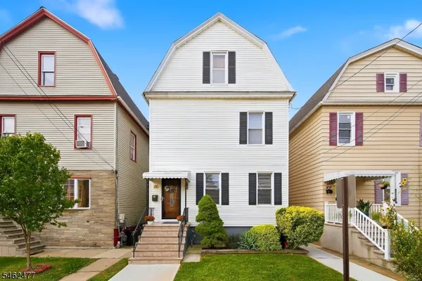 15 BOYLE PL
