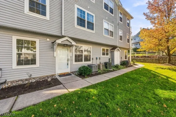 17 SPRINGBROOK RD
