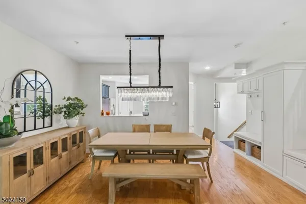 82 ALBERT CT
