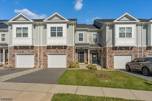 1104 CHURCHILL CIR