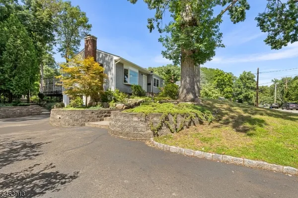 47 FERNCLIFF RD