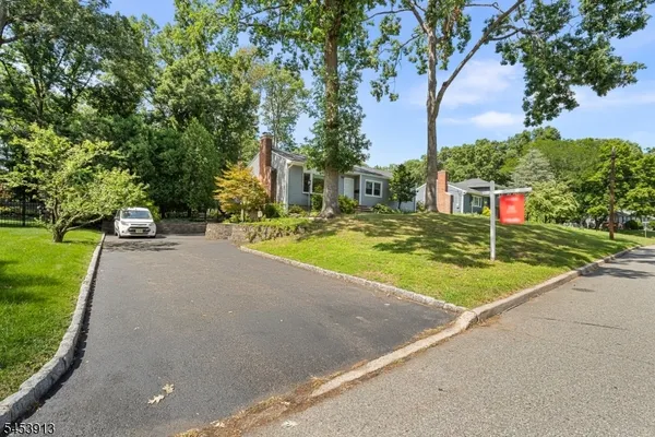 47 FERNCLIFF RD