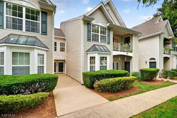 486 CAMBRIDGE DR