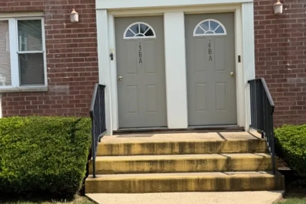 21 YORK DR 3B