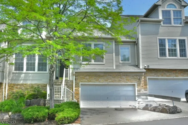 3 SKYVIEW DR