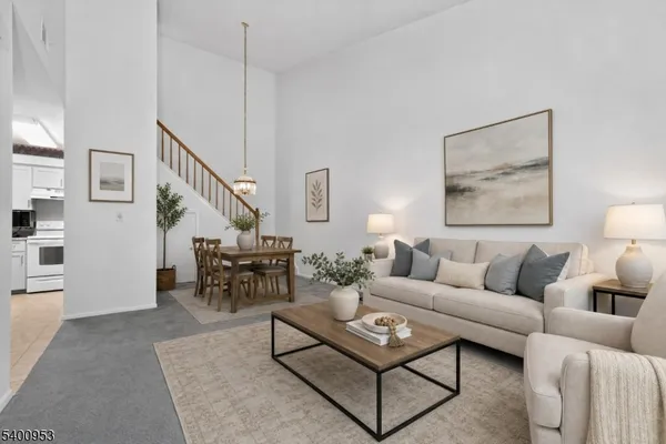 22 PINE CT