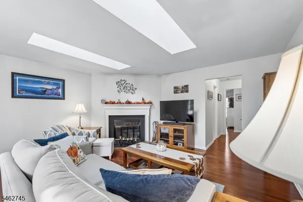 250 NUTHATCH CT