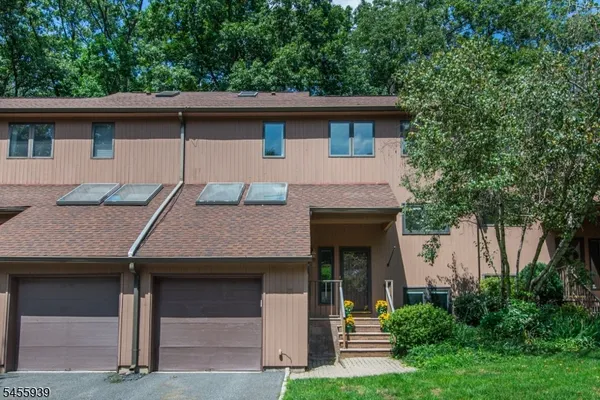 31 LOCKLEY CT