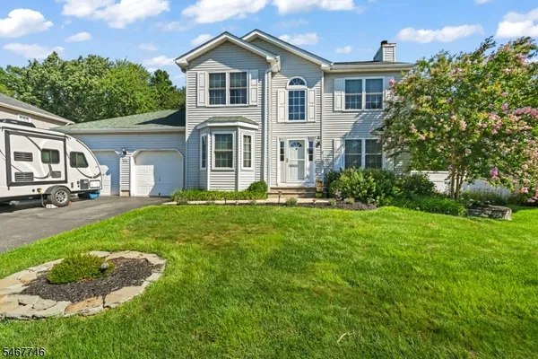 52 DIAMOND LN