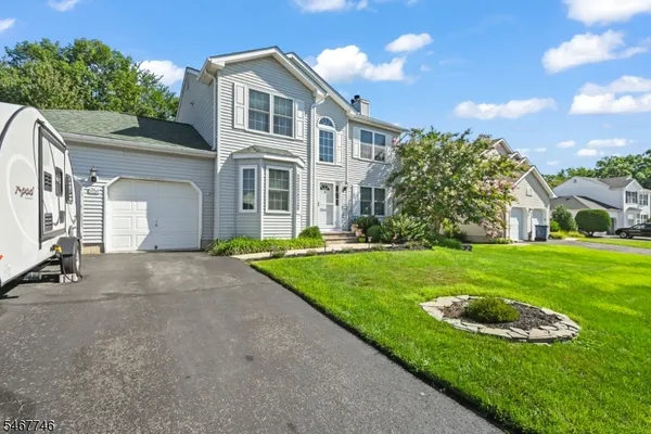 52 DIAMOND LN