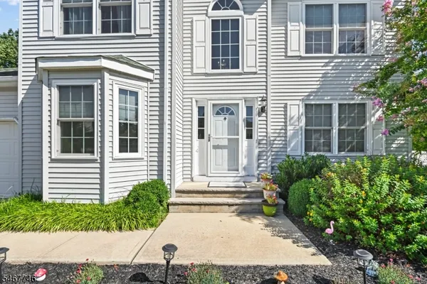 52 DIAMOND LN