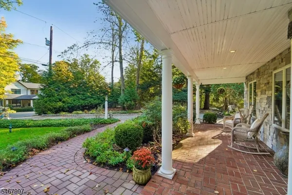 28 PARKER PL