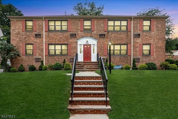 39 SANDRA CIR 1