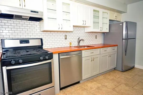 29 BARCLAY CT