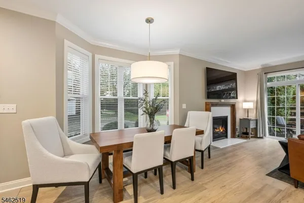 32 DOGWOOD LN