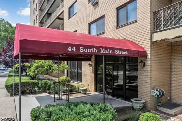 44 S MAIN ST 6J
