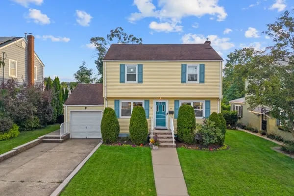 29 LARKSPUR LN